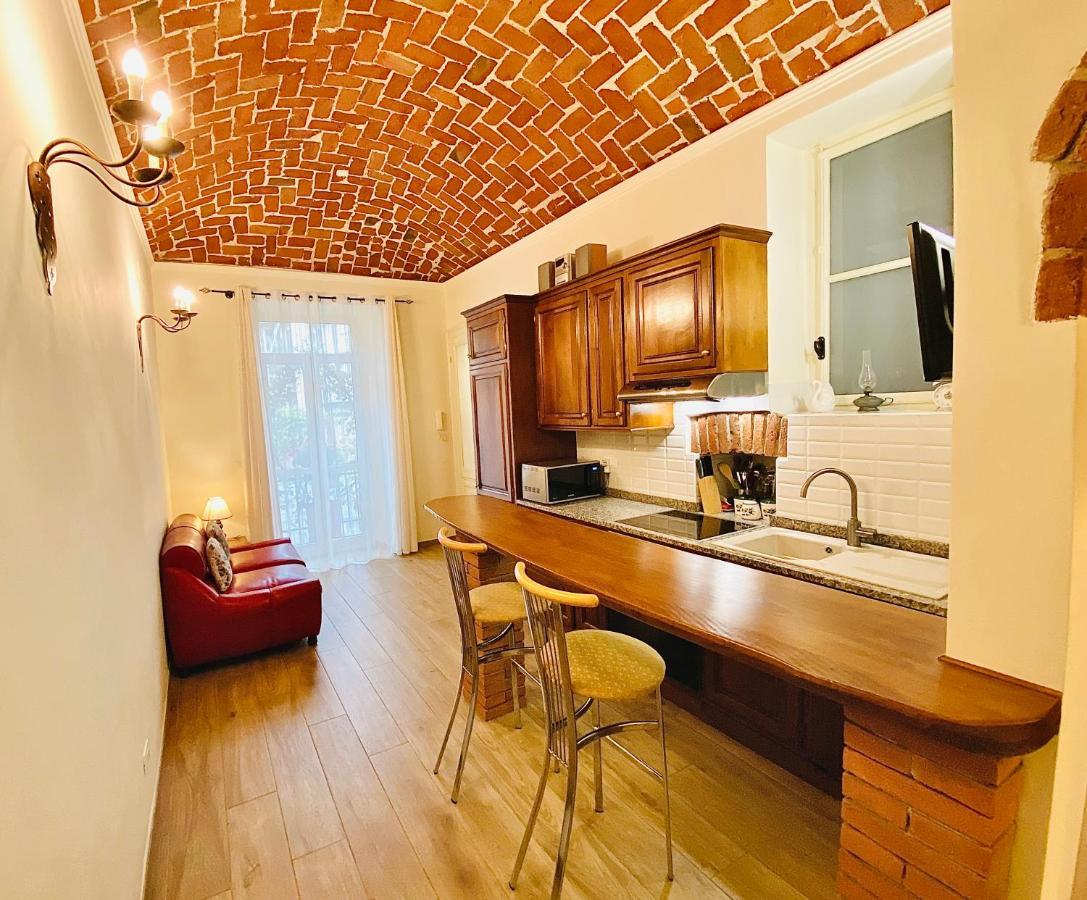 Exquisitely Renovated And Centrally Located Apartment With Free Parking Turin Exterior foto