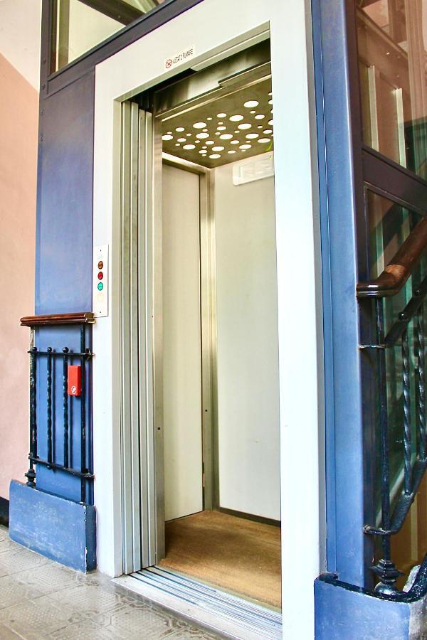Exquisitely Renovated And Centrally Located Apartment With Free Parking Turin Exterior foto